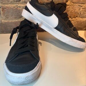 Womens nike blazers 77 jumbo black- never used